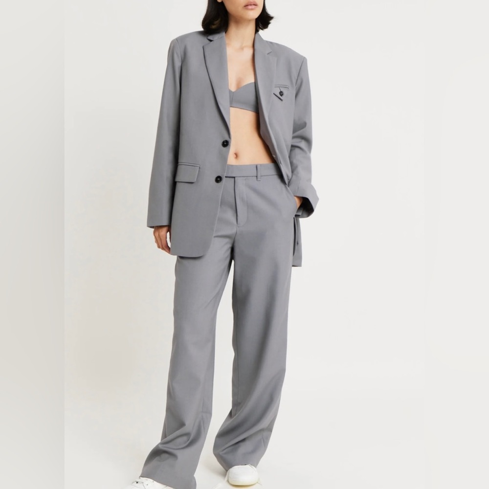 BOA - Wome’s Slate Mid - Rise Trousers With Botton Detail Sz: M.